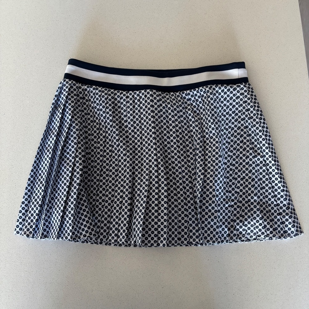 Tuckernuck Navy White Floral Pleated Tennis Skort Size M Athletic Skirt